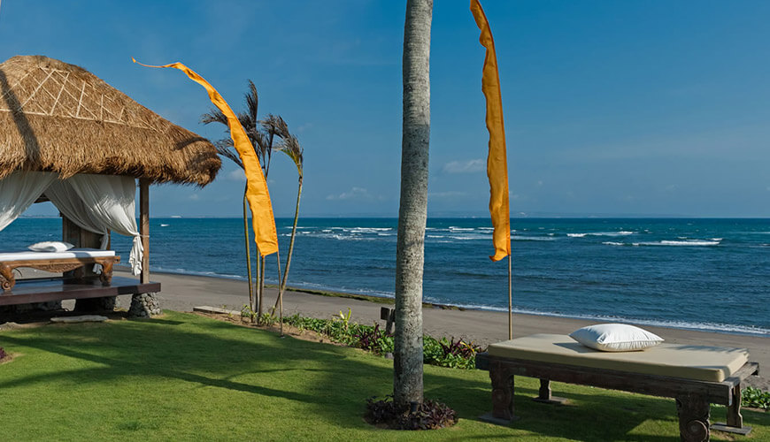 Taman Ahimsa - beachfront massage bale